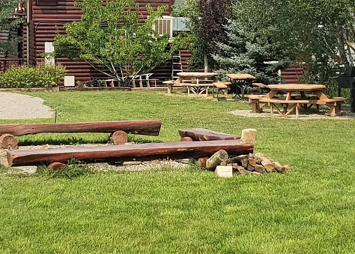 Wolf Den Log And Rv Park Motel 2*