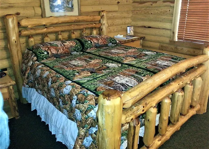 Motel Wolf Den Log And Rv Park